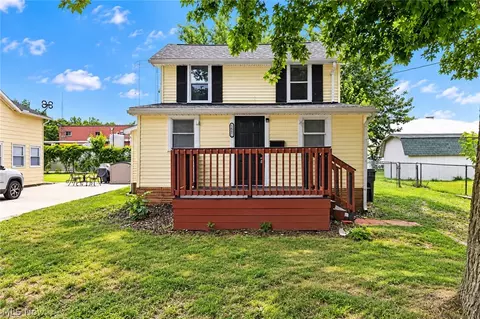 5605 Chagrin Dr, Mentor On The Lake, OH 44060