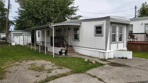 8162 Russell Ln, Cleveland, OH 44144