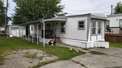 8162 Russell Ln, Cleveland, OH 44144