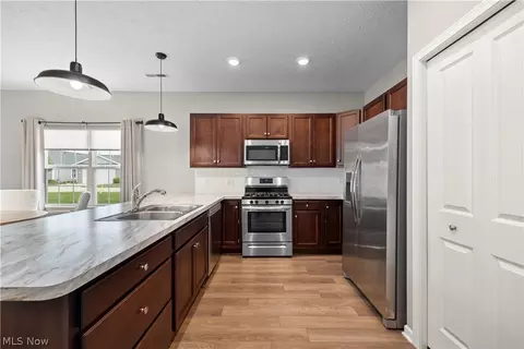 Kitchen - 132 Acorn Ln, Elyria, OH 44035 photo 3 of 4
