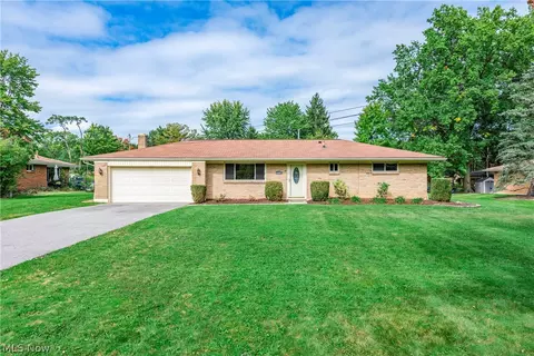 1525 Bonnie Rd, Macedonia, OH 44056