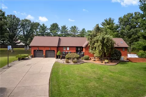 389 Meadowland Dr, Mineral Wells, WV 26150