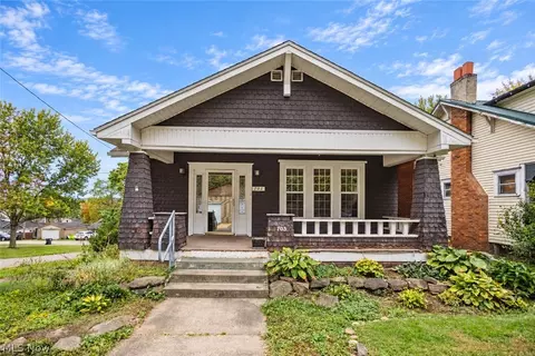 703 N 4th St, Dennison, OH 44621