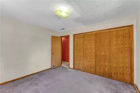 Bedroom - 8935 Oberlin Rd, Elyria, OH 44035 photo 2 of 3