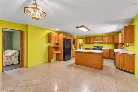 Kitchen - 8935 Oberlin Rd, Elyria, OH 44035 photo 1 of 3