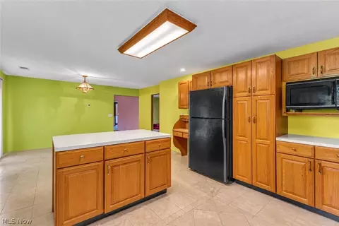 Kitchen - 8935 Oberlin Rd, Elyria, OH 44035 photo 3 of 3