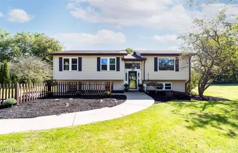 126 Mill Run Dr, Youngstown, OH 44505