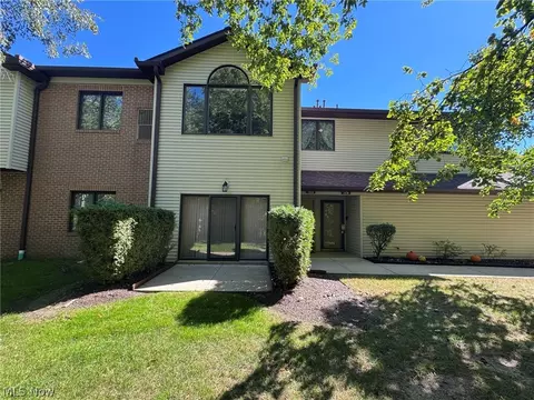 7266 Village Dr, Mentor, OH 44060