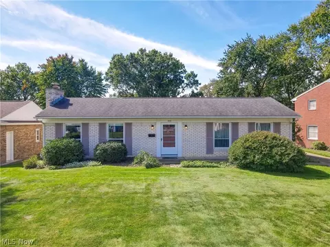 410 Chapple Hill Dr NE, North Canton, OH 44720
