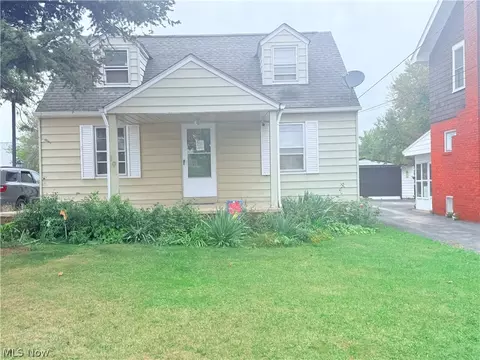 19 Greencroft Rd, Bedford, OH 44146