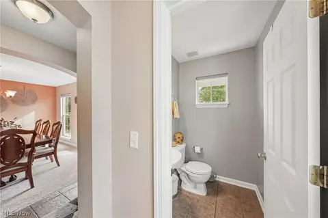 Entry Way - 7680 Woodpath Dr, Hudson, OH 44236 photo 7 of 9