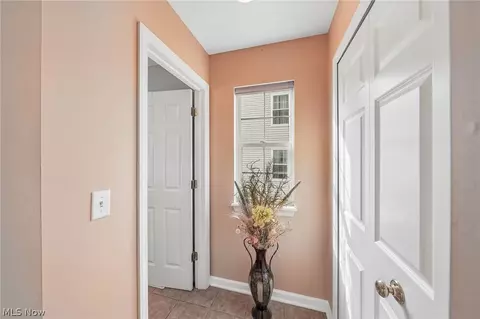 Entry Way - 7680 Woodpath Dr, Hudson, OH 44236 photo 2 of 9