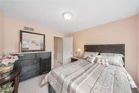 Bedroom - 7680 Woodpath Dr, Hudson, OH 44236 photo 1 of 7