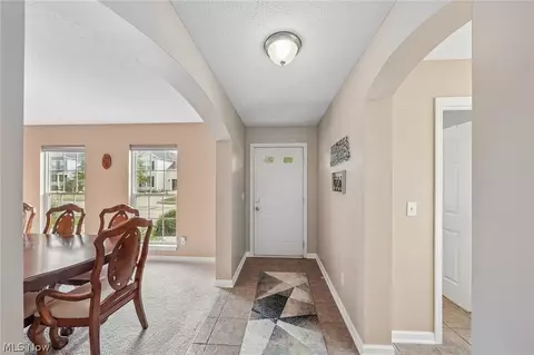 Entry Way - 7680 Woodpath Dr, Hudson, OH 44236 photo 3 of 9
