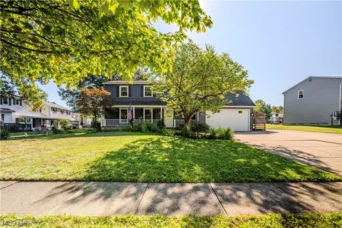 10027 Peachtree Dr, Strongsville, OH 44149