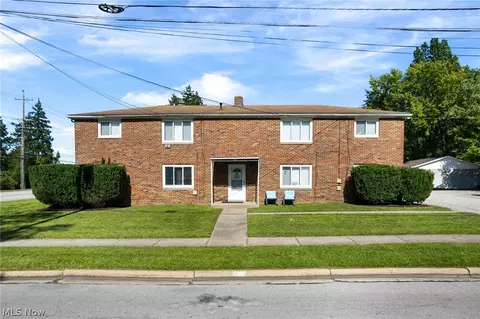 3293 7th St, Cuyahoga Falls, OH 44221
