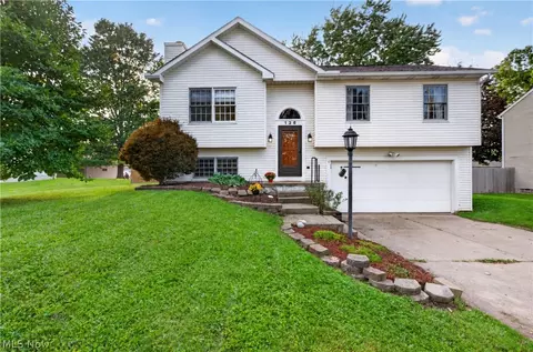 136 Joel Dr, Mogadore, OH 44260