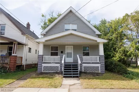 3152 W 68th St, Cleveland, OH 44102
