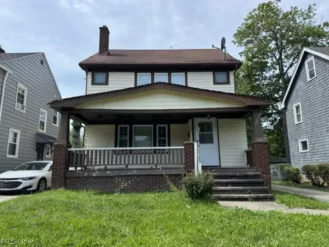 990 Pembrook Rd, Cleveland Heights, OH 44121