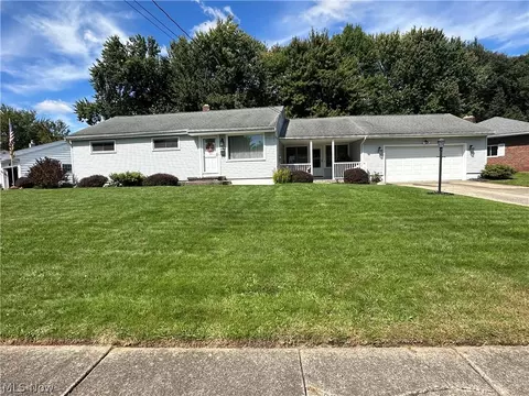 3260 S Wendover Cir, Youngstown, OH 44511