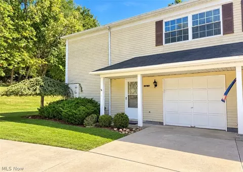 13676 Oakbrook Dr #3676, North Royalton, OH 44133
