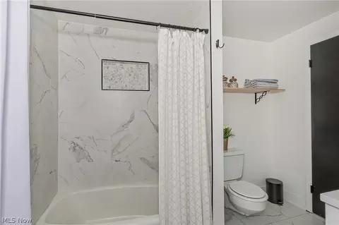 Bath - 694 Simich Dr, Seven Hills, OH 44131 photo 6 of 7