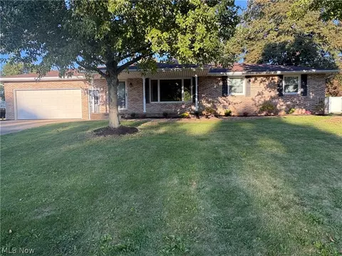 1333 Clarence St NW, Uniontown, OH 44685