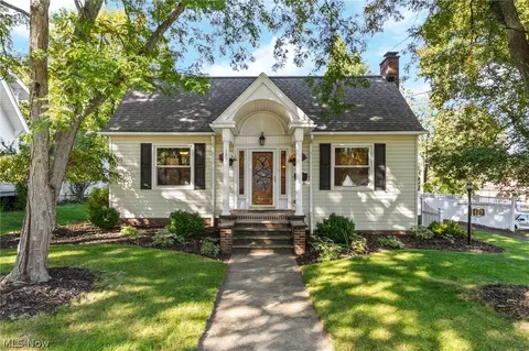 127 Bonnett St SW, North Canton, OH 44720