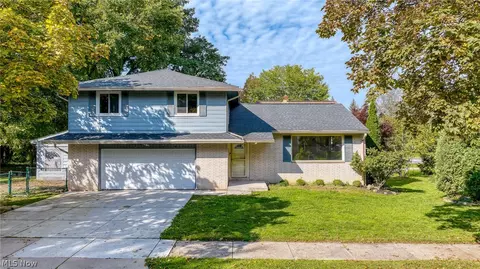 2120 Cedarview Dr, Beachwood, OH 44122