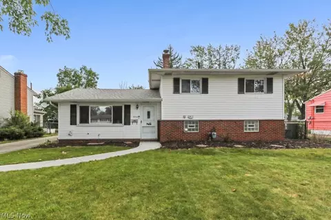 5713 Vickie Ln, Bedford Heights, OH 44146
