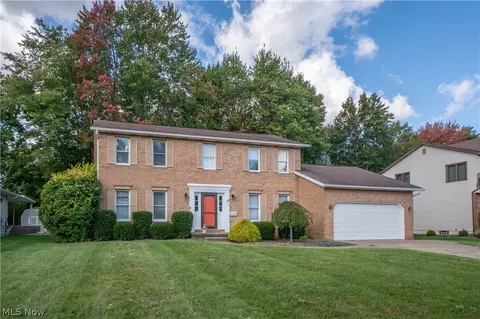 498 Herbert Rd, Akron, OH 44312