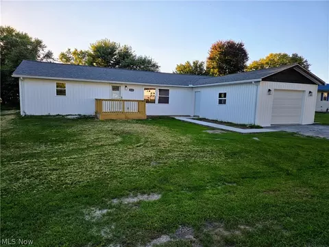 6145 Virginia Rd, Nashport, OH 43830