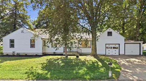 3905 Elmwood Ave, Austintown, OH 44515