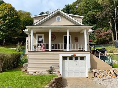 1207 N 9th St, Martins Ferry, OH 43935