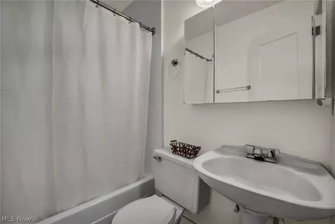 Bath - 8375 Nowlen St, Mentor, OH 44060 photo 1 of 3