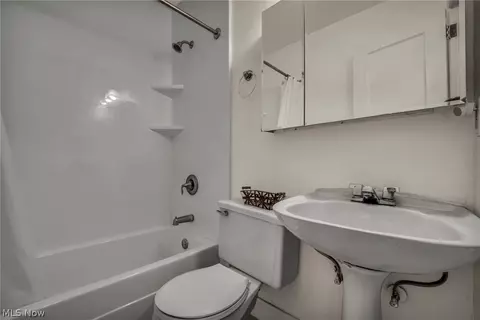 Bath - 8375 Nowlen St, Mentor, OH 44060 photo 2 of 3