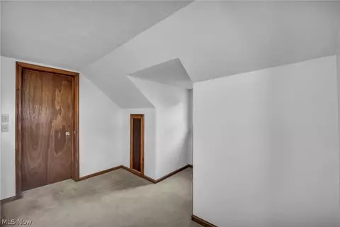 Entry Way - 8375 Nowlen St, Mentor, OH 44060 photo 2 of 2