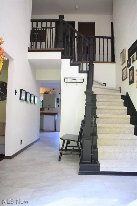 Entry Way - 42820 Dellefield Rd, Elyria, OH 44035 photo 2 of 6