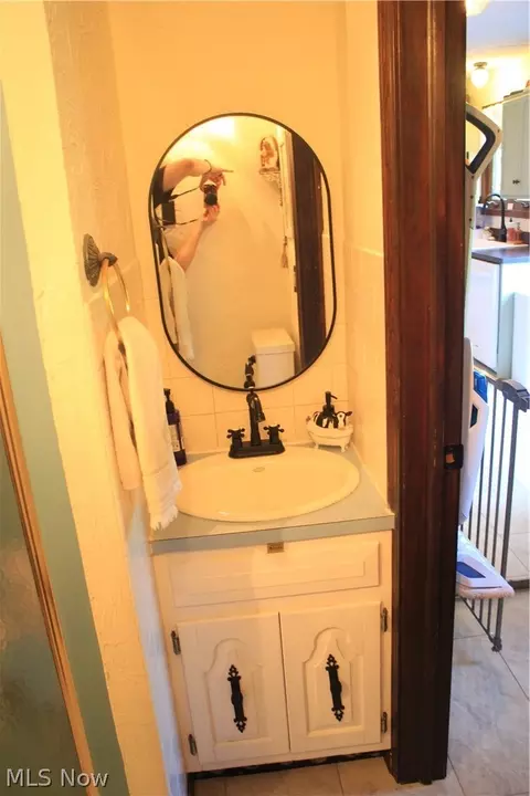 Bath - 42820 Dellefield Rd, Elyria, OH 44035 photo 6 of 6