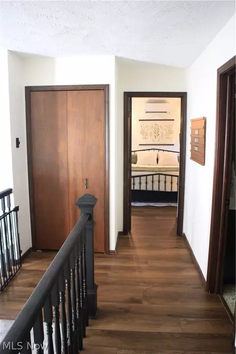 Entry Way - 42820 Dellefield Rd, Elyria, OH 44035 photo 6 of 6