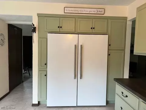 Kitchen - 42820 Dellefield Rd, Elyria, OH 44035 photo 4 of 4