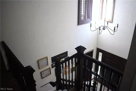Entry Way - 42820 Dellefield Rd, Elyria, OH 44035 photo 4 of 6