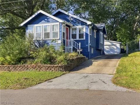 979 Iona Ave, Akron, OH 44314