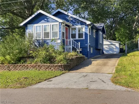 979 Iona Ave, Akron, OH 44314
