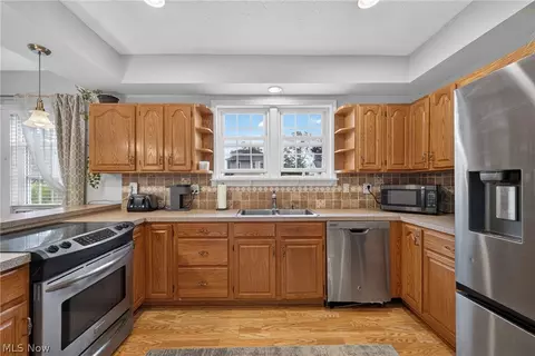 Kitchen - 1801 Myrtle Ave, Ashtabula, OH 44004 photo 2 of 3