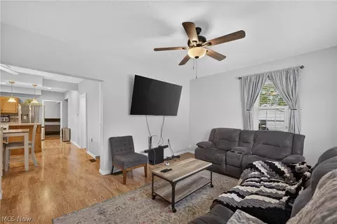 Entry Way - 1801 Myrtle Ave, Ashtabula, OH 44004 photo 1 of 1