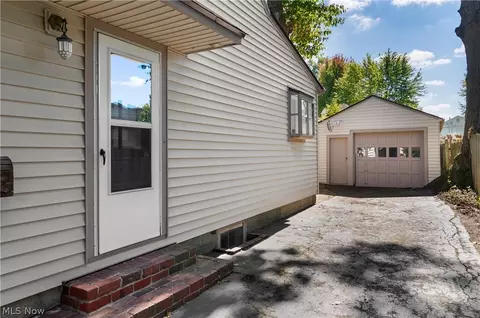 Exterior - 233 Oakley Ave, Boardman, OH 44512 photo 4 of 8