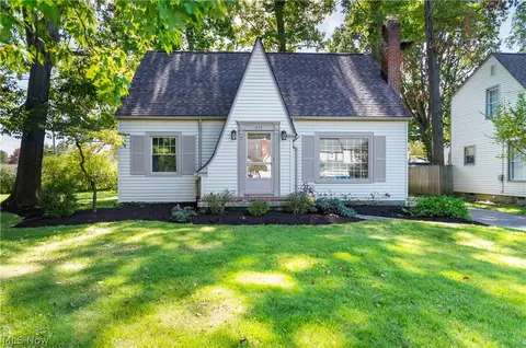 Exterior - 233 Oakley Ave, Boardman, OH 44512 photo 2 of 8