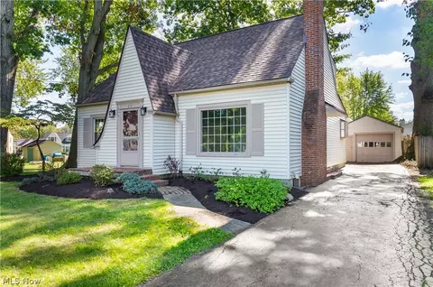 Exterior - 233 Oakley Ave, Boardman, OH 44512 photo 3 of 8