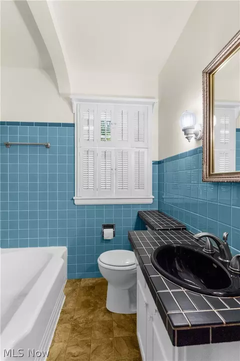 Bath - 233 Oakley Ave, Boardman, OH 44512 photo 1 of 2